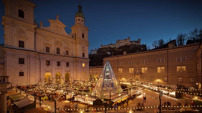 Noite Feliz (Stille Nacht, heilige Nacht) foi tocada para o público pela primeira vez na igreja São Nicolau em Oberndorf bei Salzburg, Áustria