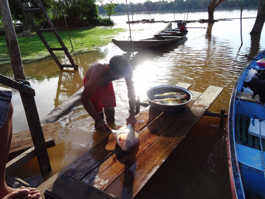 Ribeirinhos da Amazônia [Foto: Daniel Tregidgo]